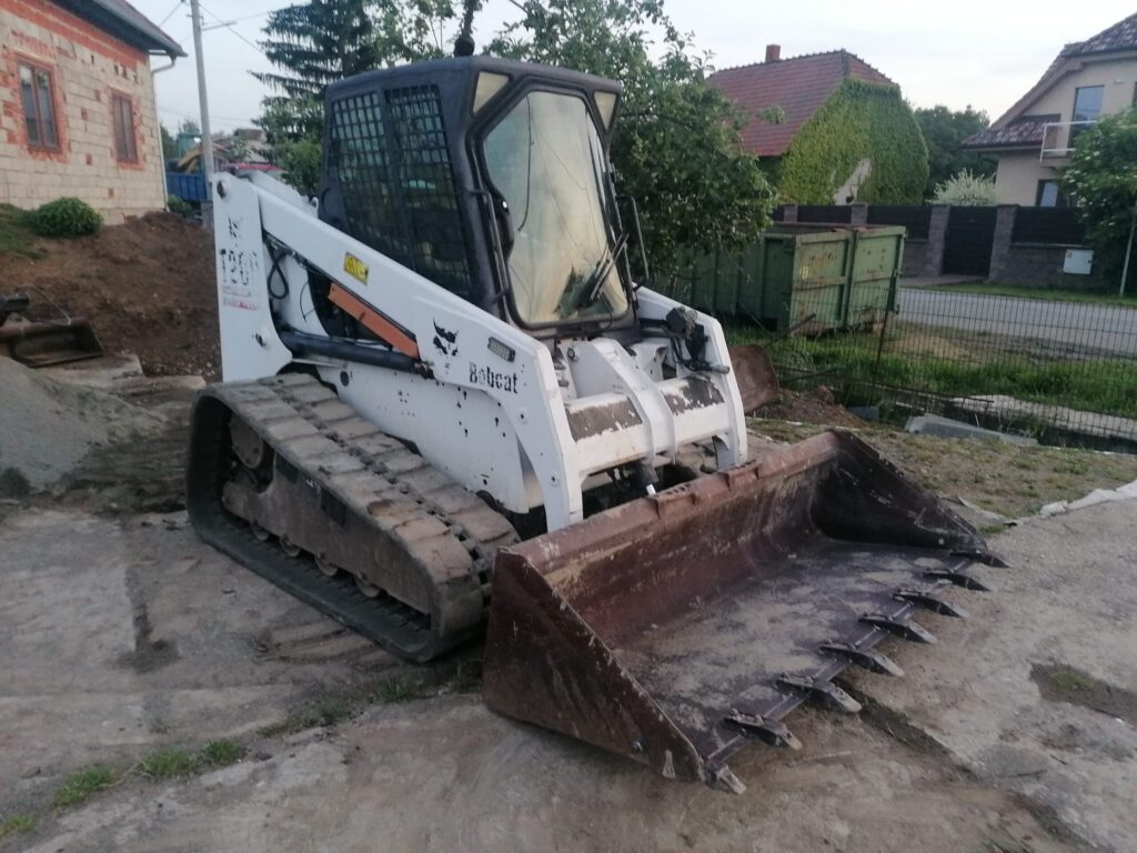 Bobcat T200 - 30 €/hod